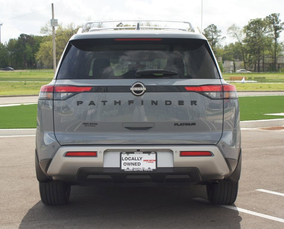 Used 2023 Nissan Pathfinder Platinum w/ Lighting Package (N93) FWD image 3