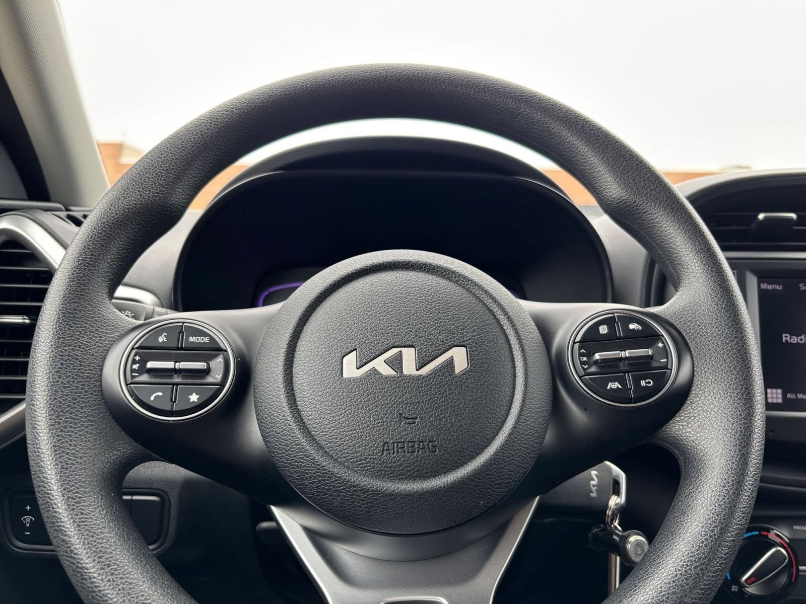 Used 2025 Kia Soul LX w/ LX Technology Package FWD image 25