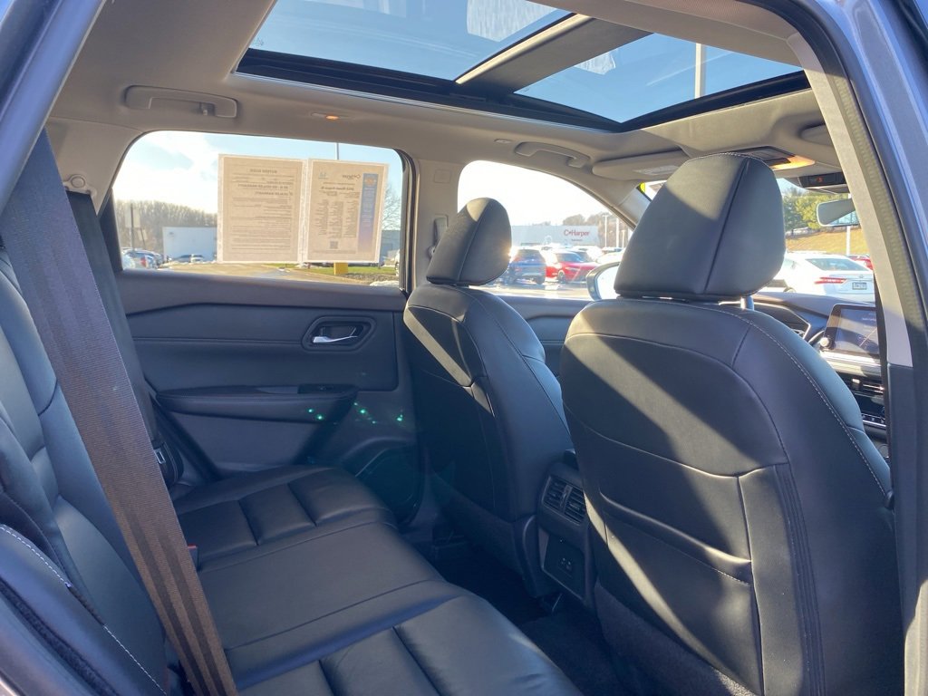 Used 2023 Nissan Rogue SL image 14