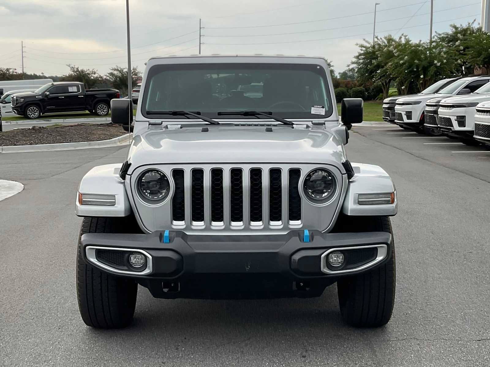 Used 2023 Jeep Wrangler Unlimited Sahara w/ Cold Weather Group AWD/4WD image 8