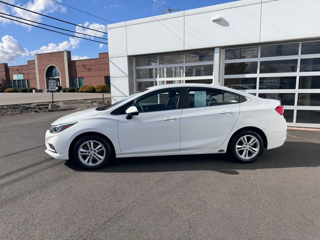 Used 2017 Chevrolet Cruze LT image 2
