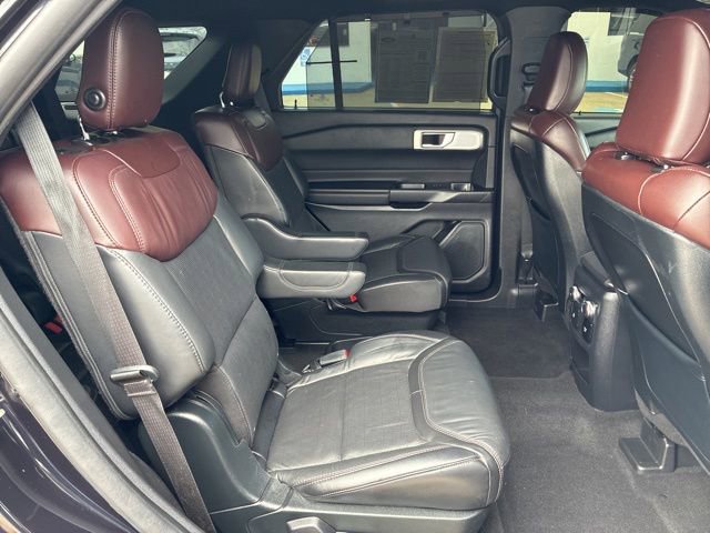 Used 2020 Ford Explorer Platinum w/ Premium Technology Package AWD/4WD image 31