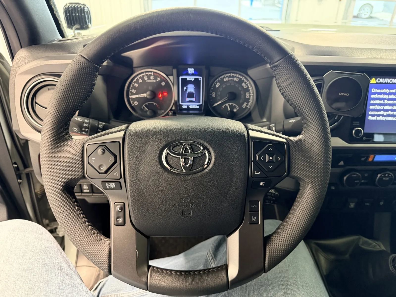 Used 2023 Toyota Tacoma TRD Off-Road w/ TRD Premium Off Road Package AWD/4WD image 32