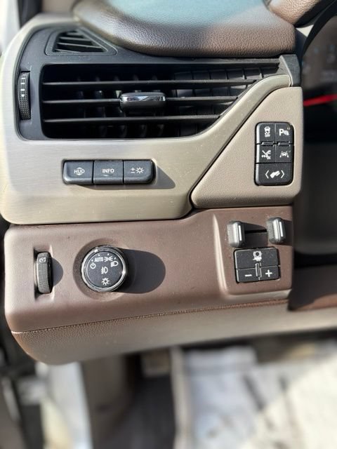Used 2020 GMC Yukon XL Denali w/ Open Road Package RWD image 31