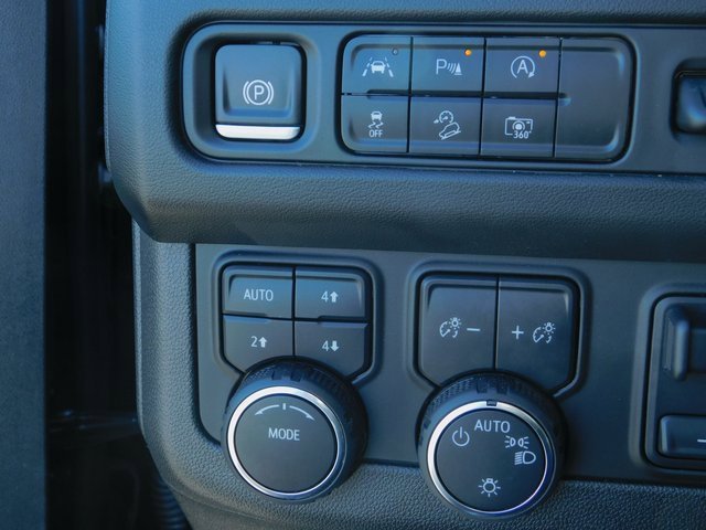 Used 2024 Chevrolet Suburban Premier w/ Premium Package image 34