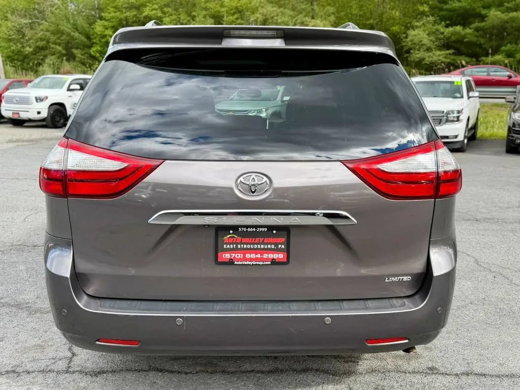 Used 2015 Toyota Sienna Limited Premium FWD image 7