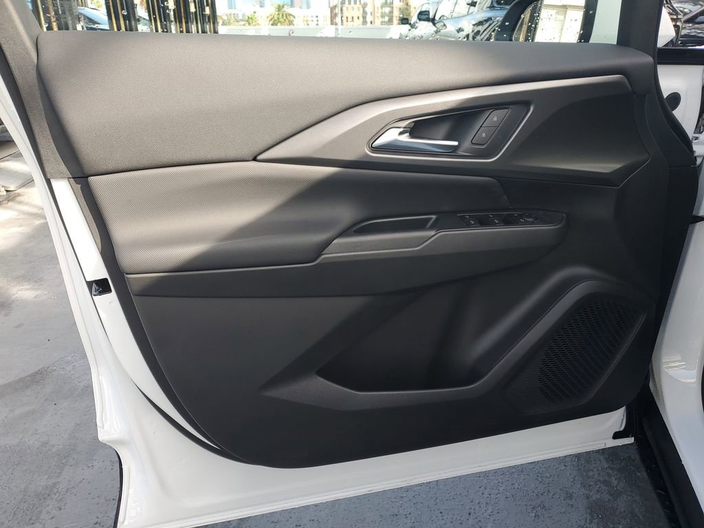 New 2026 Chevrolet Equinox EV LT image 18