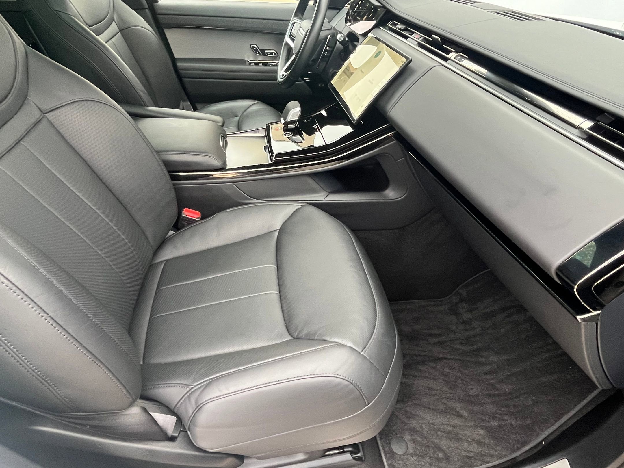 Certified 2025 Land Rover Range Rover Sport SE image 23