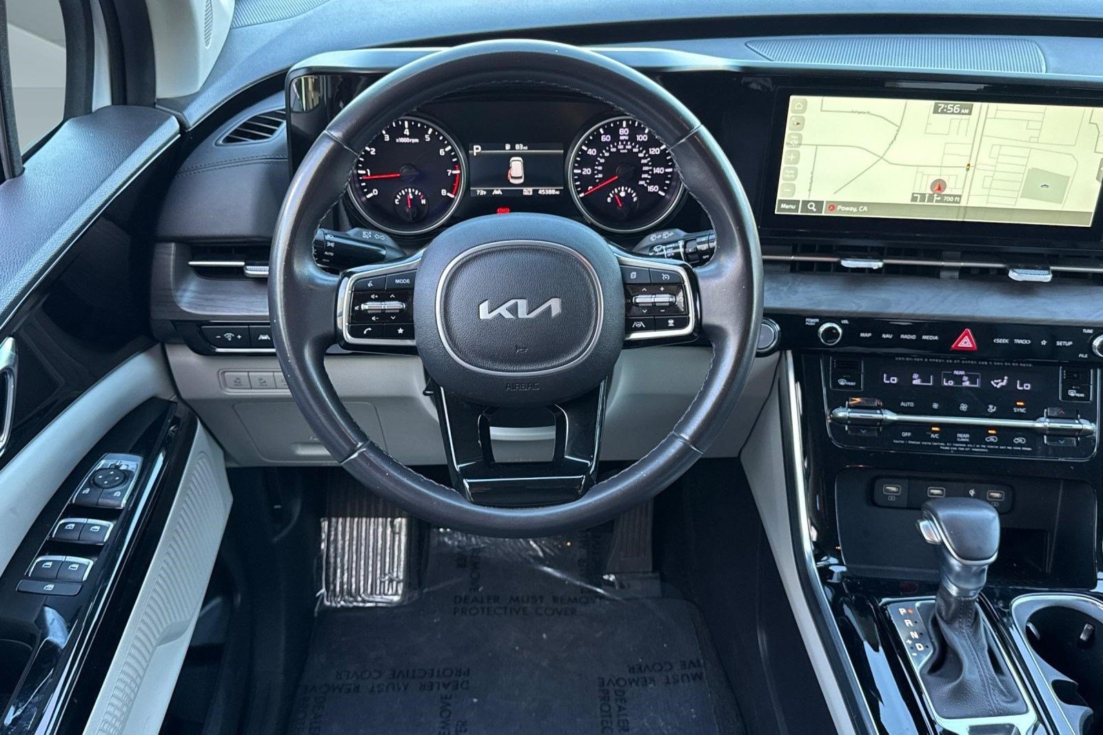 Used 2024 Kia Carnival EX FWD image 31
