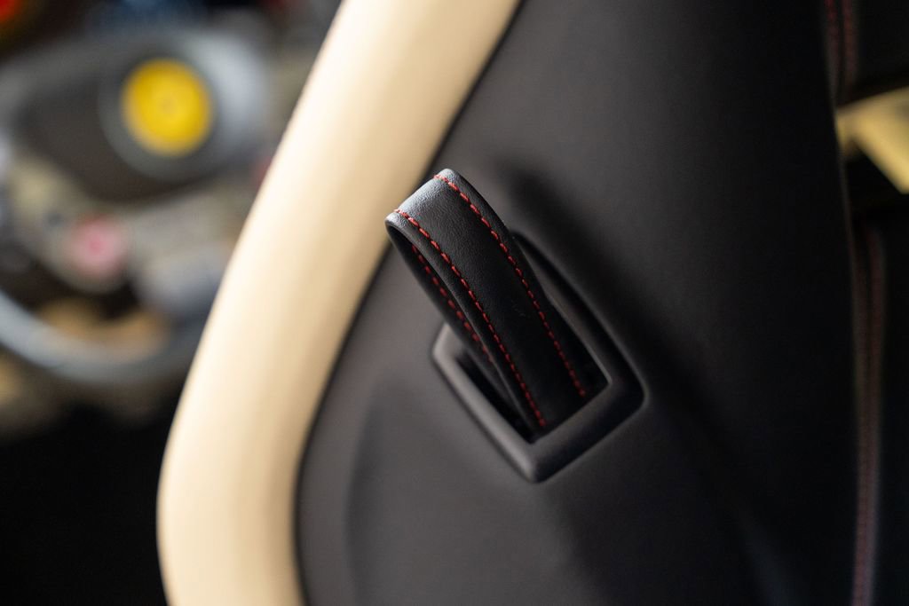 Used 2021 Ferrari F8 Tributo image 39