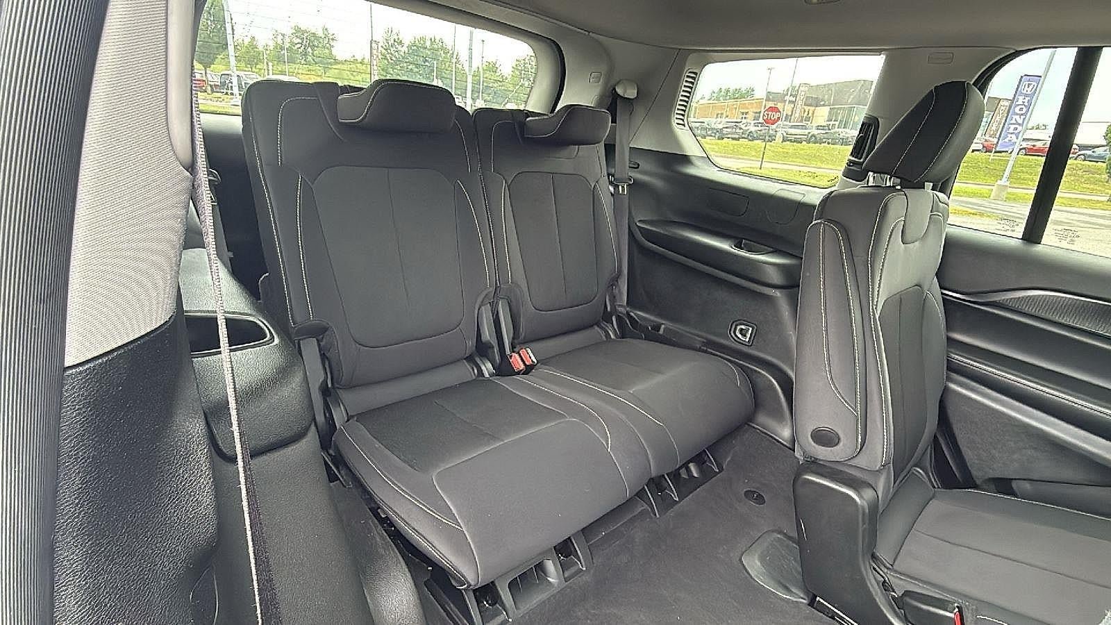 Used 2023 Jeep Grand Cherokee L Laredo AWD/4WD image 22