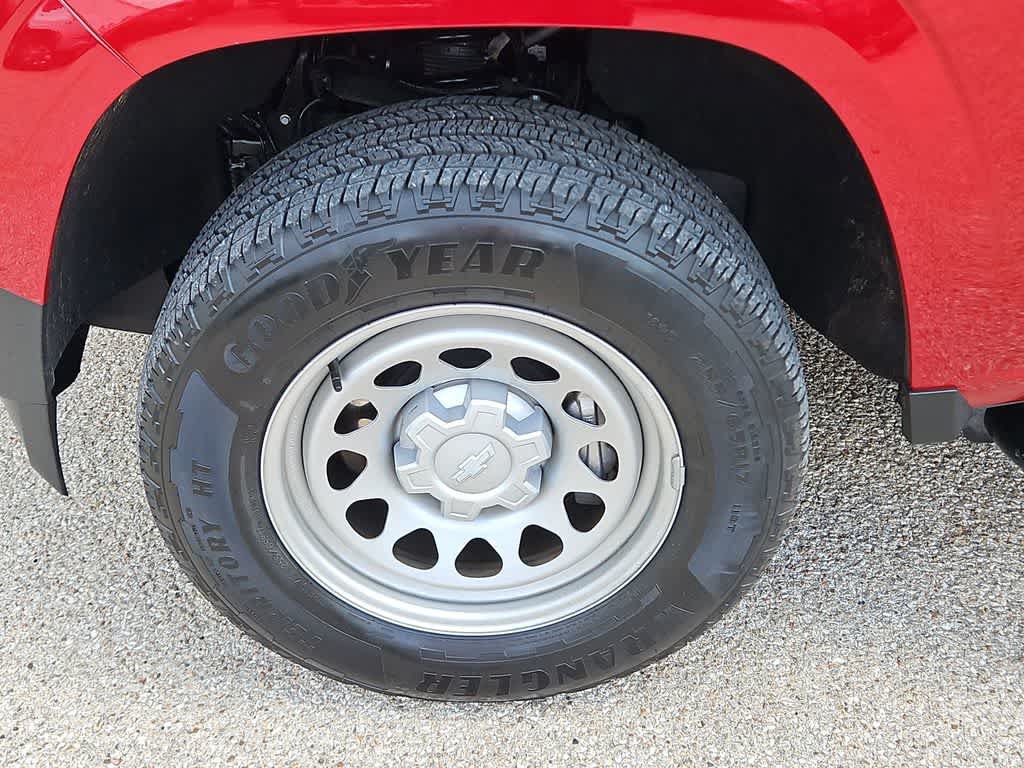 Used 2024 Chevrolet Colorado W/T AWD/4WD image 12