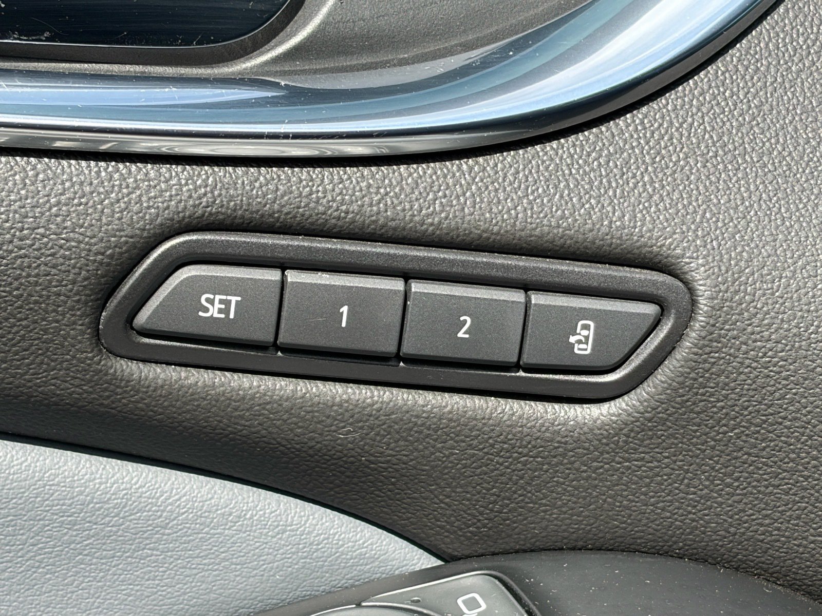 Used 2023 Buick Enclave Premium FWD image 18