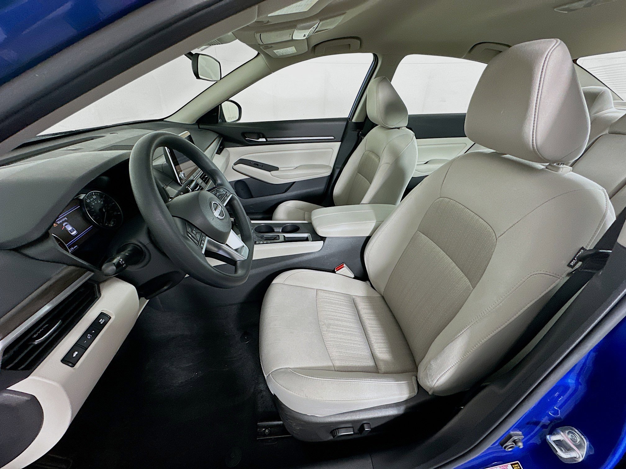 Used 2025 Nissan Altima 2.5 SV image 13