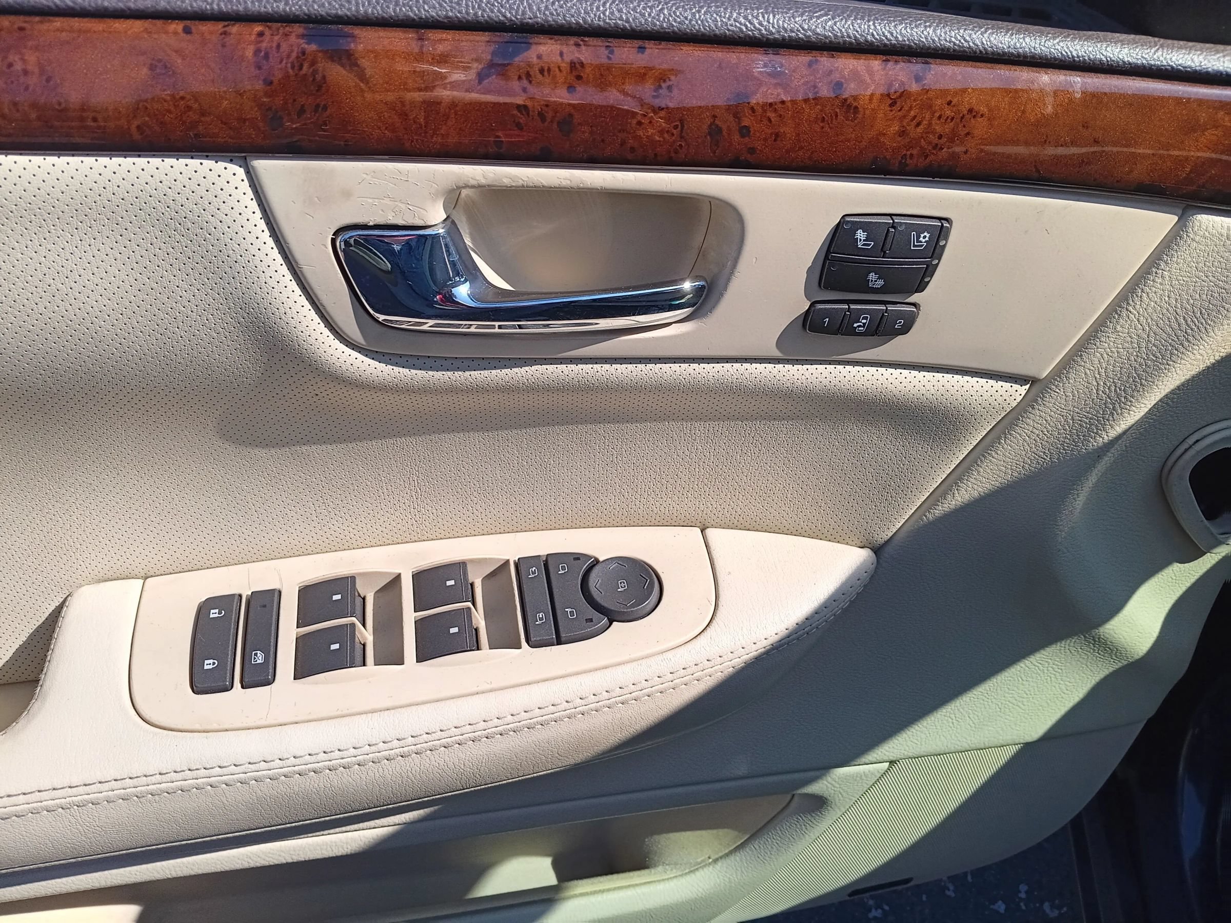 Used 2008 Cadillac DTS FWD image 20