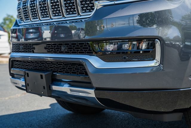 Used 2023 Jeep Grand Wagoneer 4WD w/ Flexible Seating Group image 16