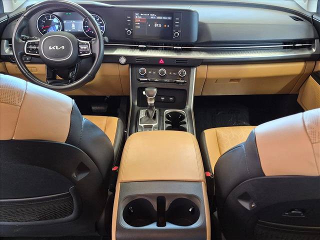 Used 2024 Kia Carnival LX FWD image 16