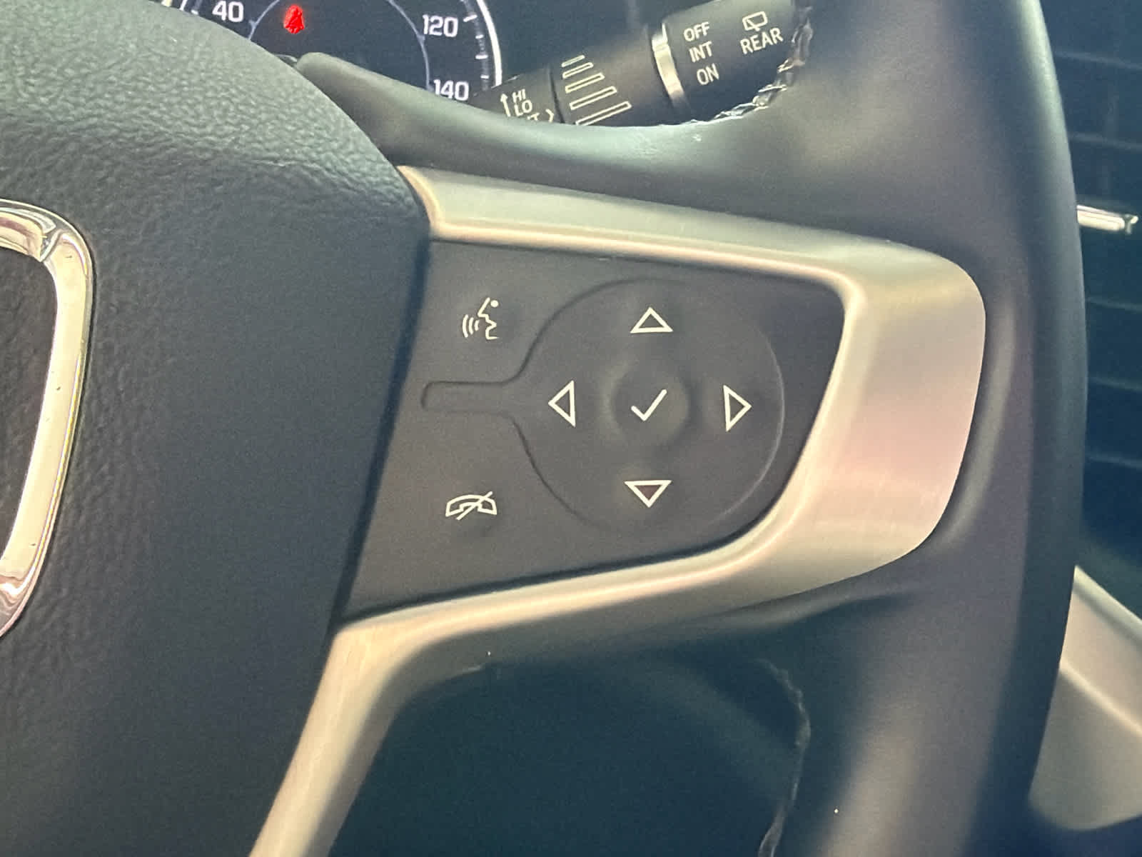 Used 2023 GMC Acadia SLT FWD image 40
