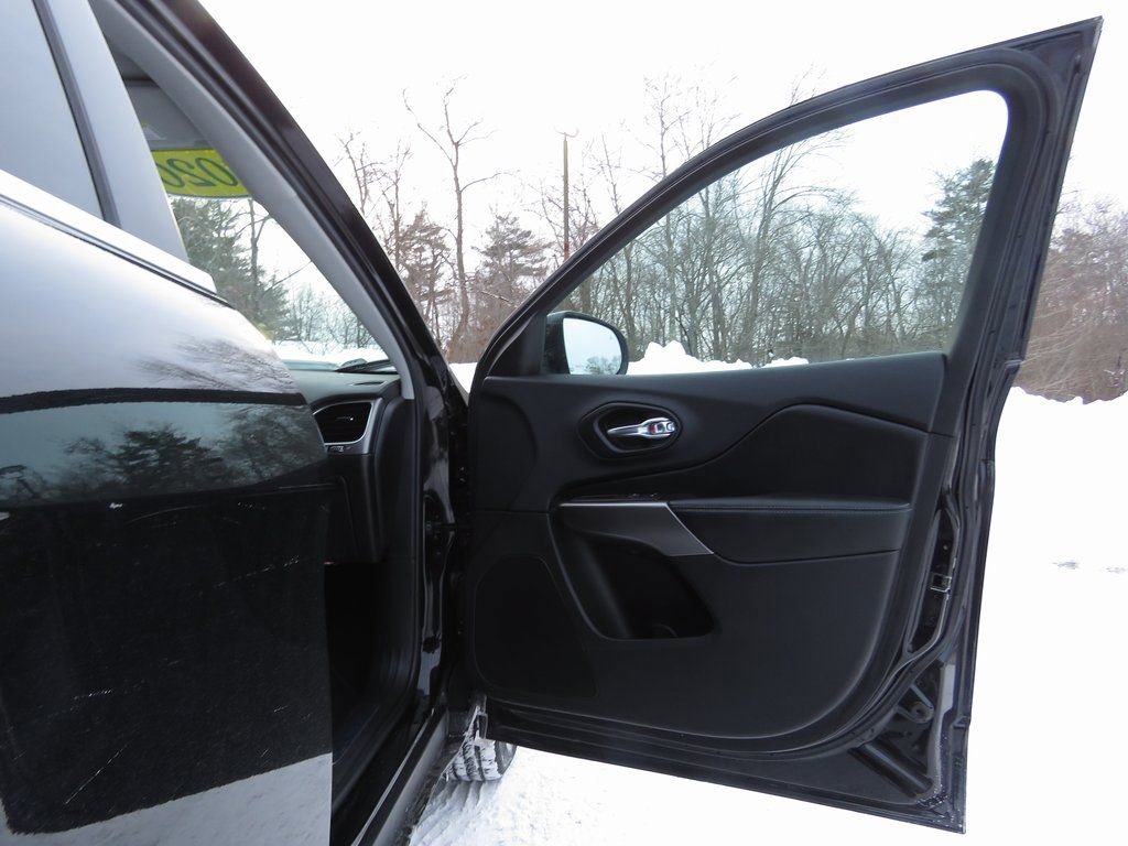 Used 2020 Jeep Cherokee Limited image 12