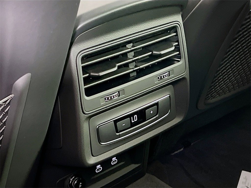 New 2025 Audi Q8 Premium image 27