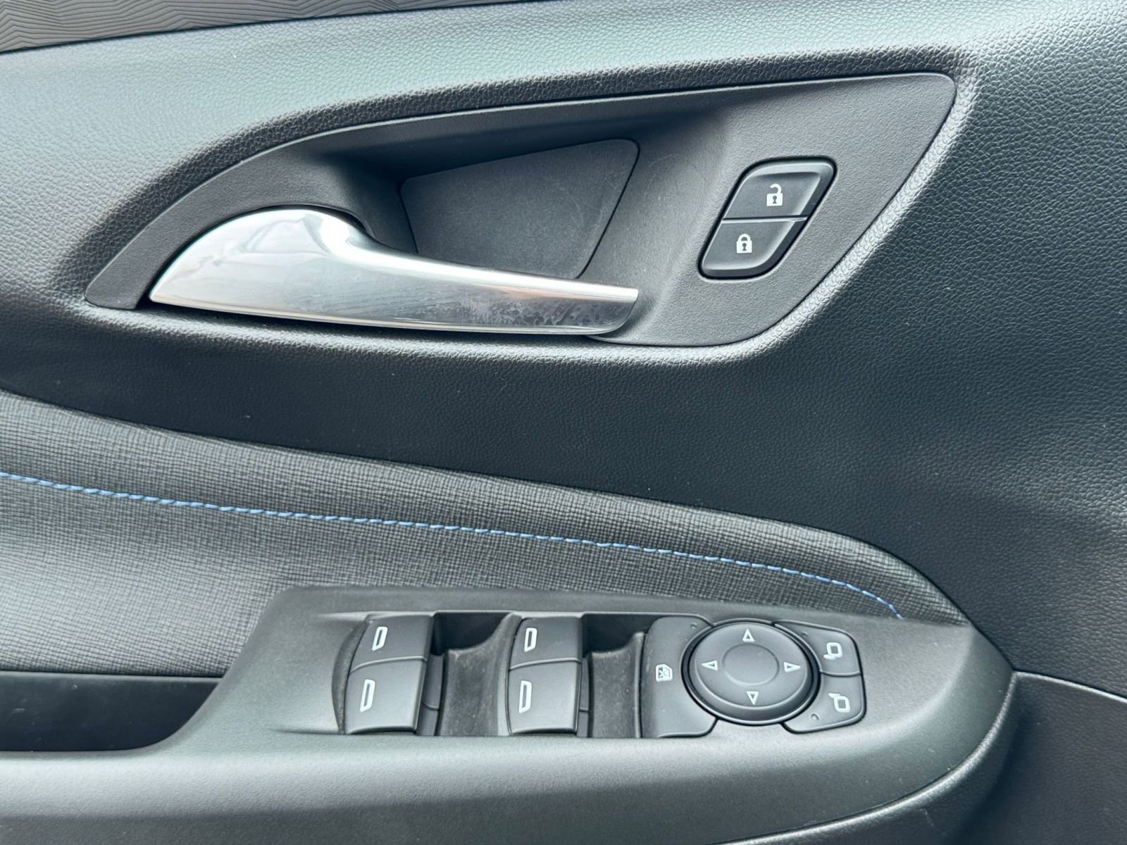 Used 2025 Buick Envista Sport Touring image 20