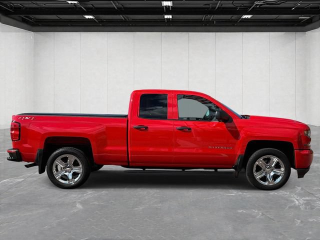 Used 2018 Chevrolet Silverado 1500 Custom w/ Custom Convenience Package AWD/4WD image 4