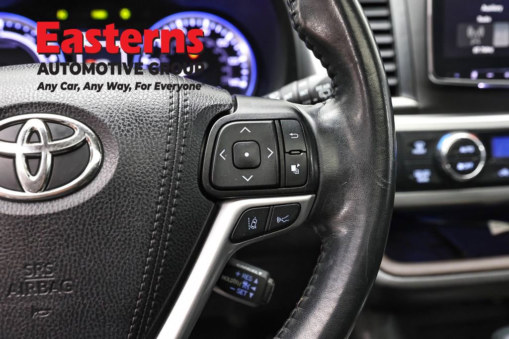 Used 2019 Toyota Highlander Limited w/ Carpet Mat Package (TMS) AWD/4WD image 16