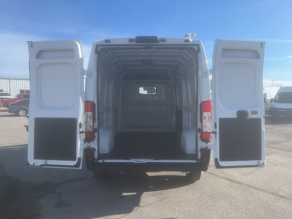 Used 2025 RAM ProMaster 2500 w/ Convenience Group image 7