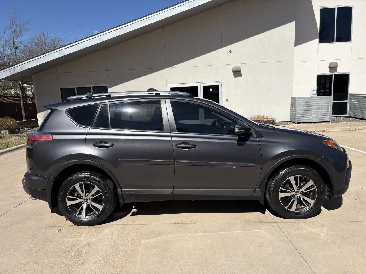 Used 2017 Toyota RAV4 XLE image 3