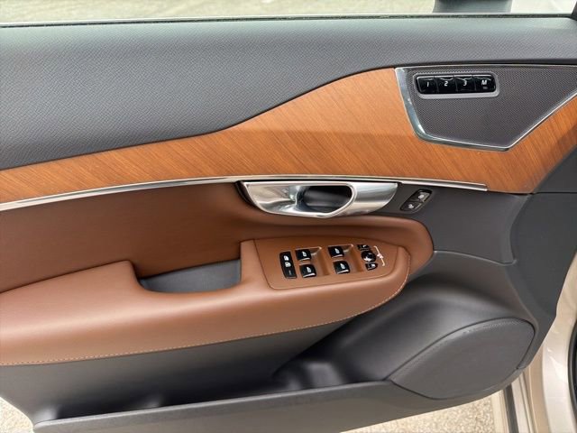 Used 2023 Volvo XC90 B5 Plus image 28