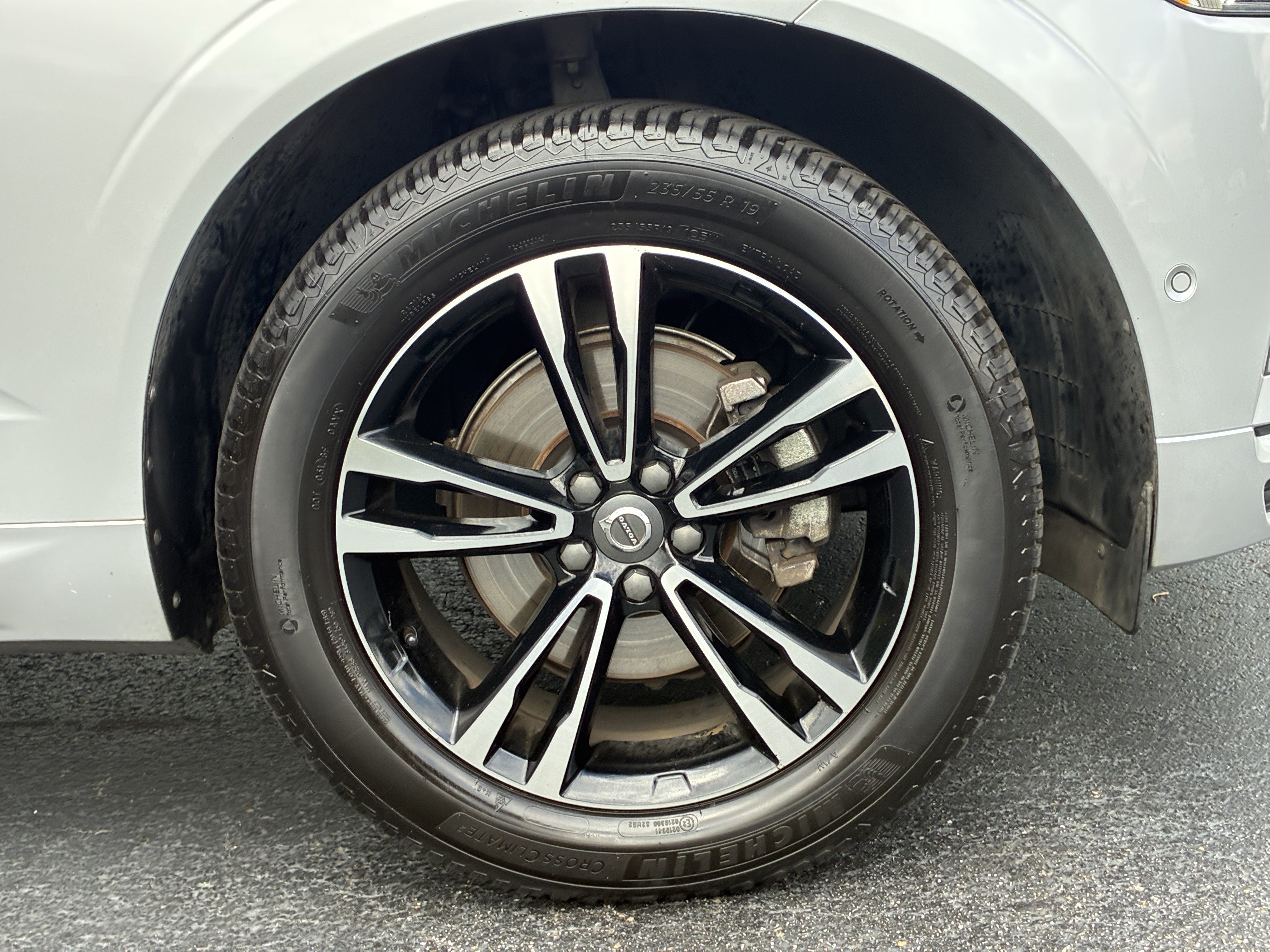 Used 2019 Volvo XC60 T5 Momentum w/ Multimedia Package AWD/4WD image 8