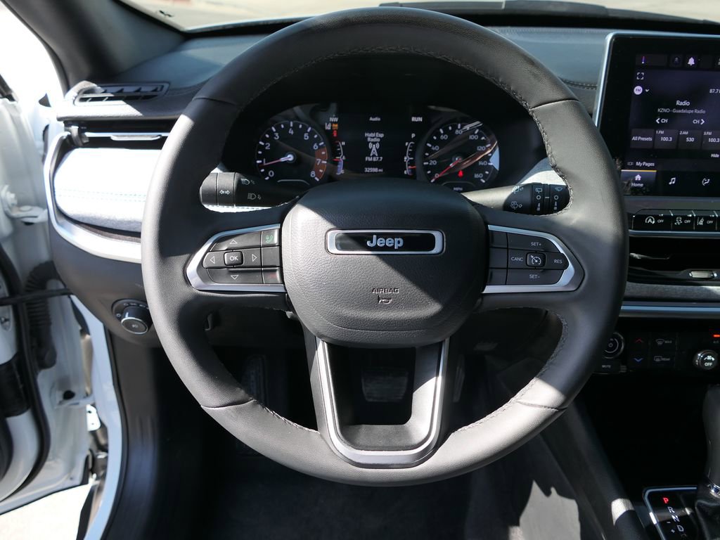 Used 2023 Jeep Compass Latitude image 17