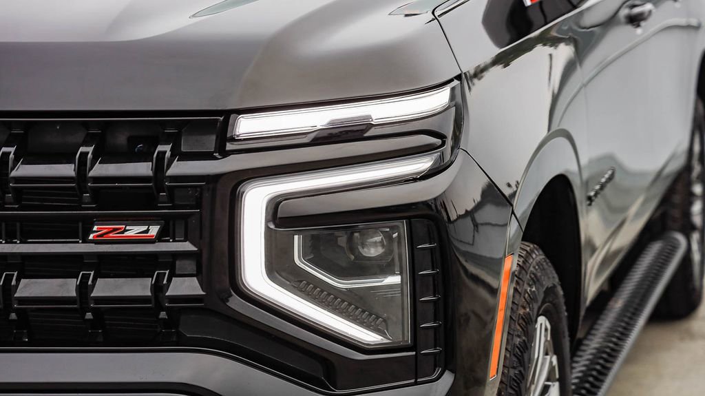Used 2025 Chevrolet Suburban Z71 AWD/4WD image 4