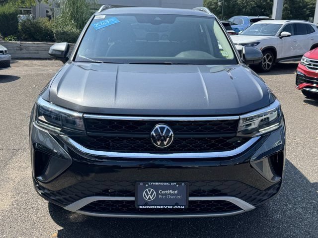 Used 2023 Volkswagen Taos SE w/ Panoramic Sunroof Package AWD/4WD image 2