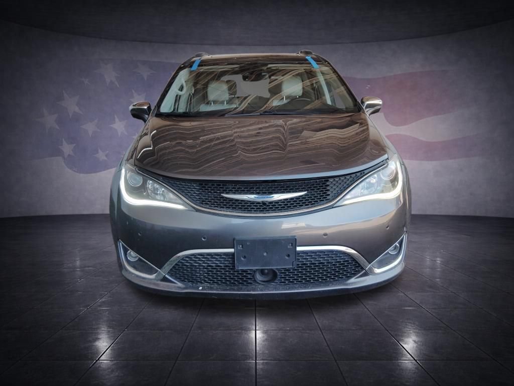 Used 2019 Chrysler Pacifica Limited w/ Advanced Safetytec Group FWD image 8