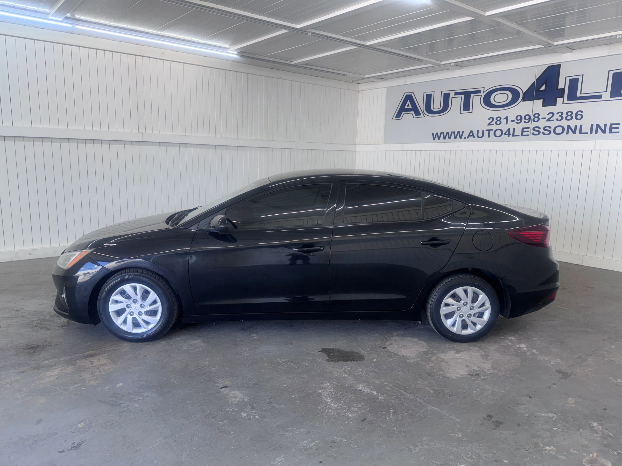 Used 2019 Hyundai Elantra SE w/ Cargo Package FWD image 8