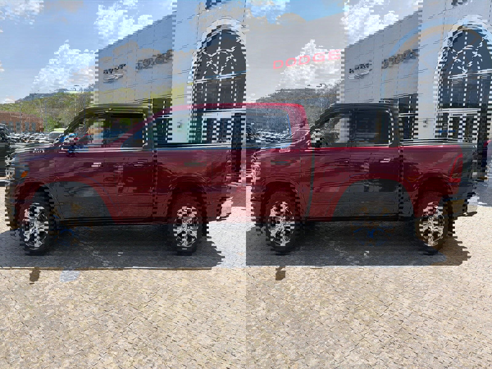 Used 2020 RAM 1500 Laramie AWD/4WD image 5