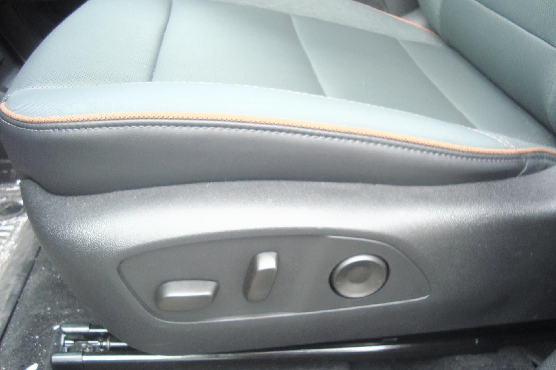 New 2026 GMC Acadia AT4 w/ LPO, Floor Liner Package AWD/4WD image 12