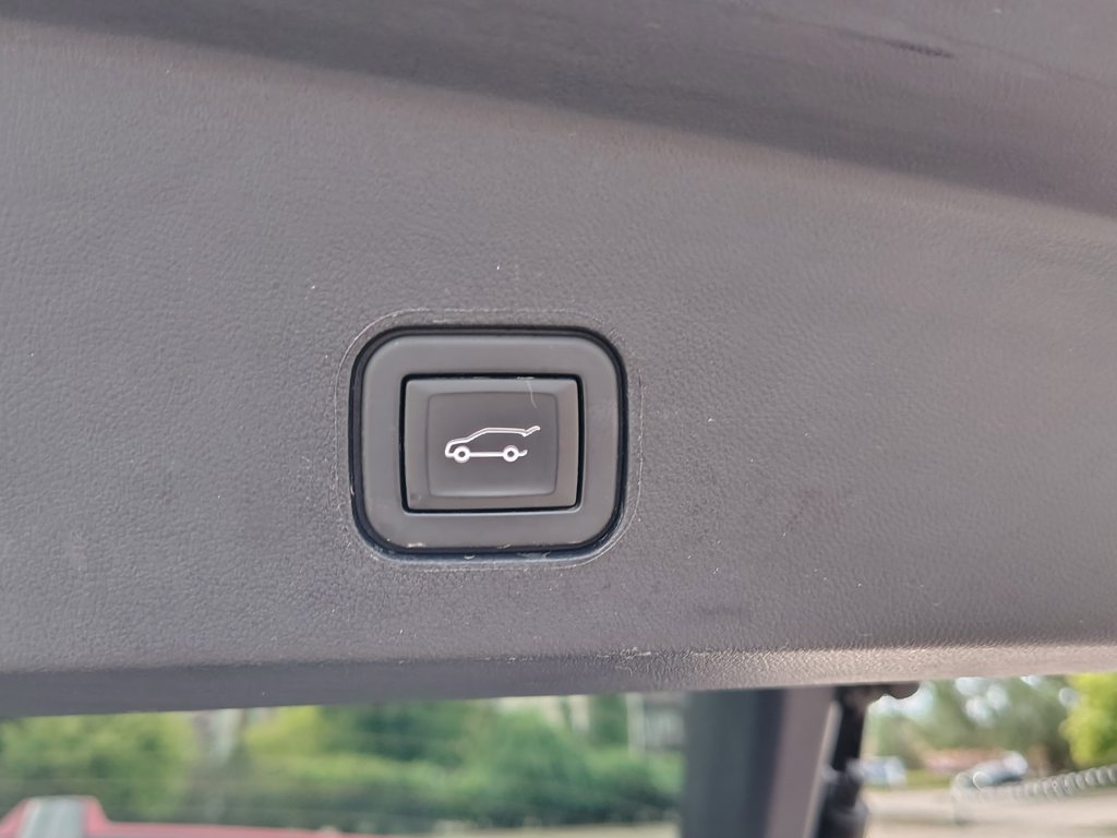 Used 2024 Cadillac Lyriq Luxury w/ LPO, Floor Liner Package AWD/4WD image 17