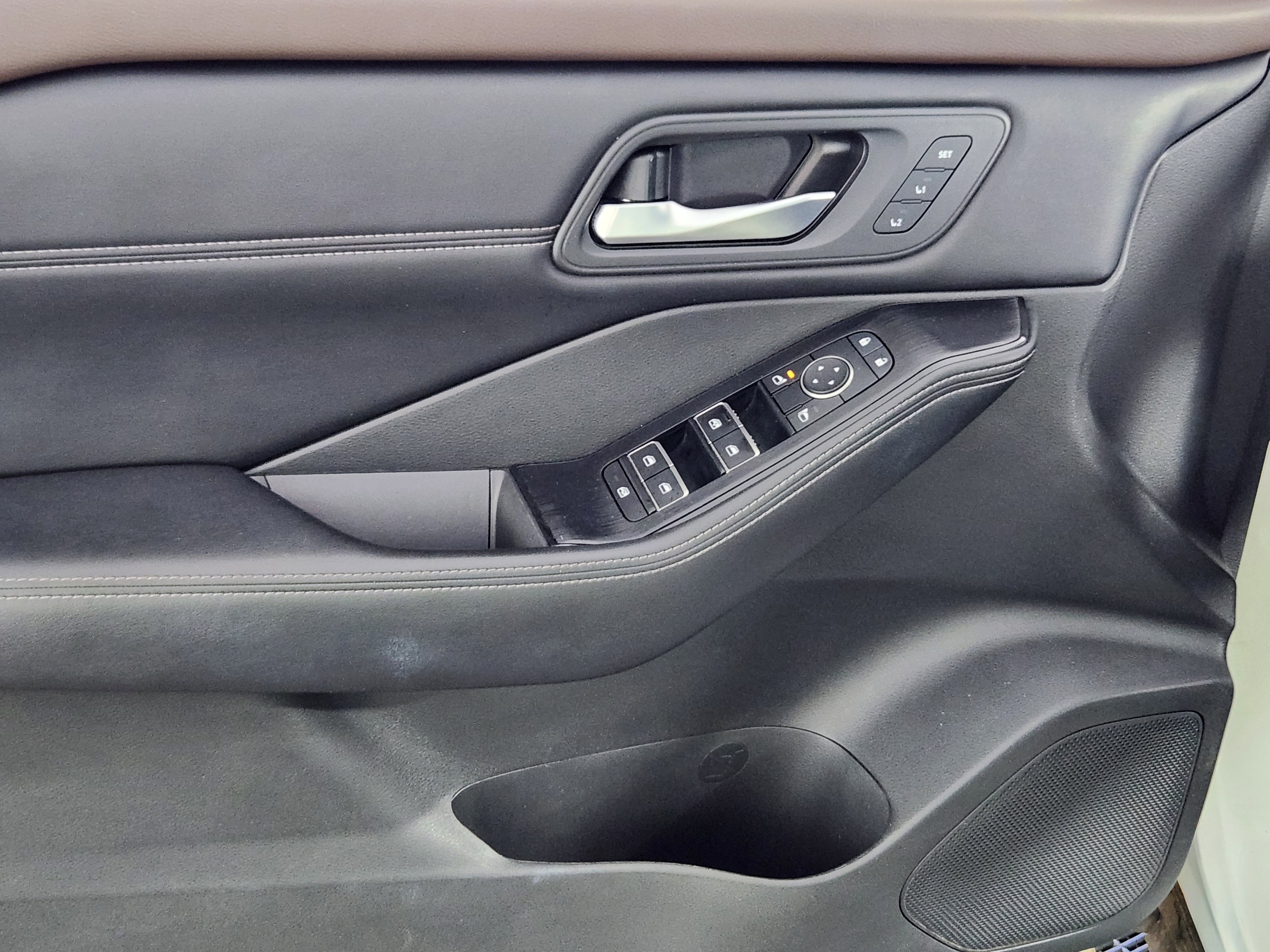 Used 2023 Nissan Rogue SL w/ SL Premium Package image 16