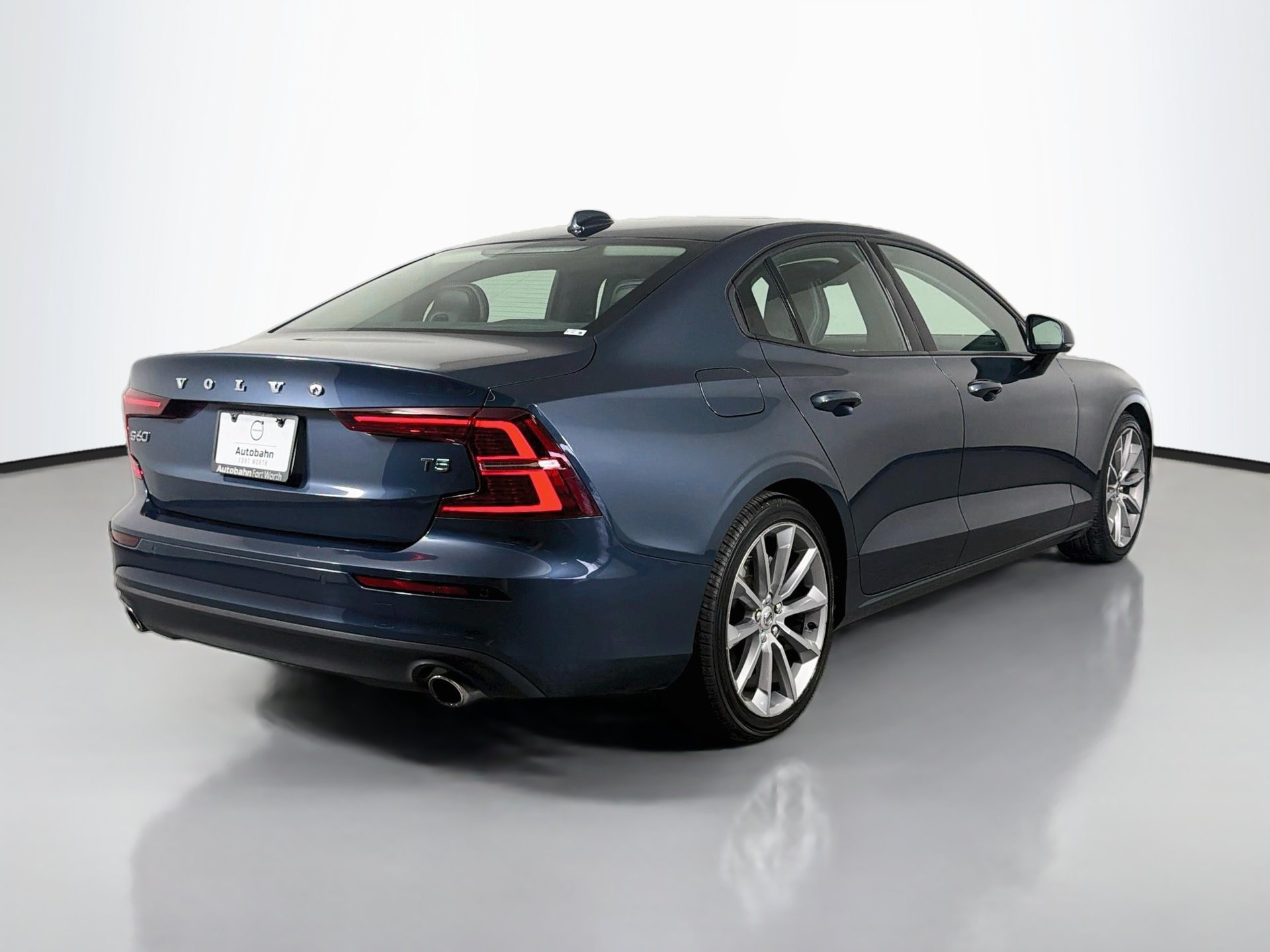 Used 2019 Volvo S60 T5 Momentum w/ Multimedia Package FWD image 6