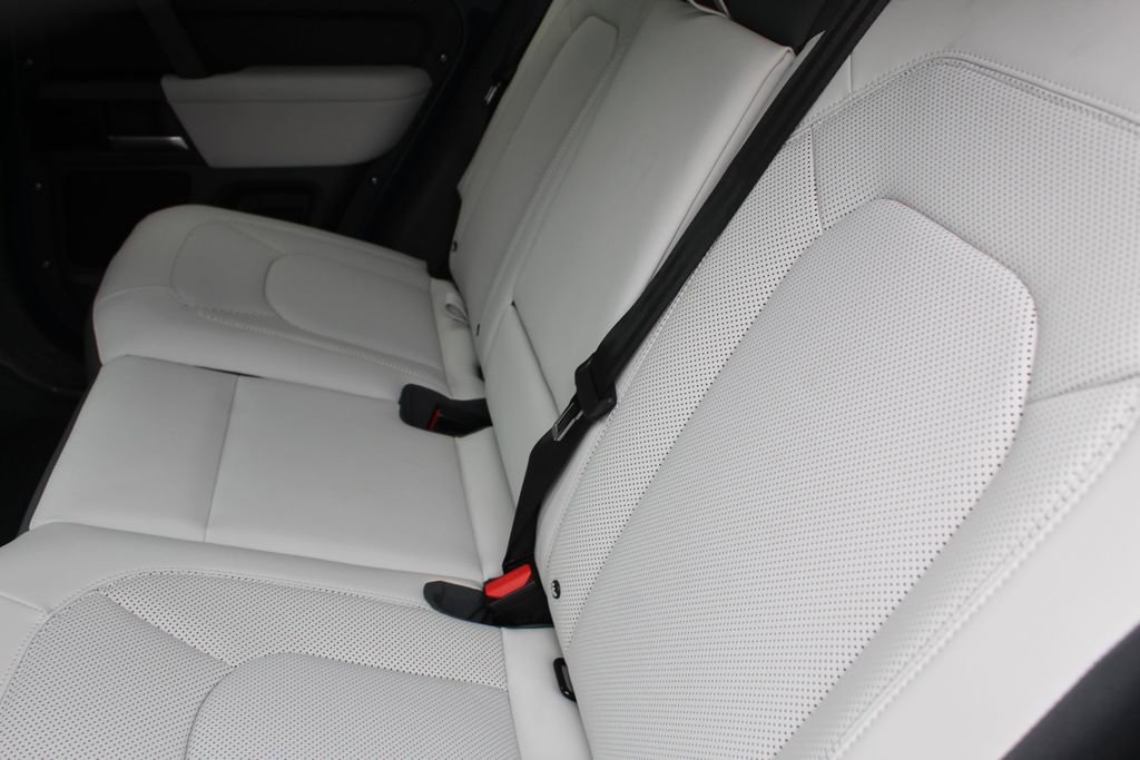 Used 2025 Land Rover Defender 110 S image 4