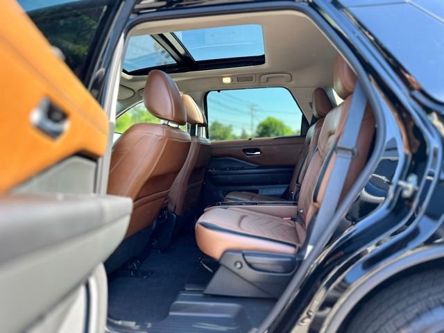 Used 2024 Nissan Pathfinder Platinum AWD/4WD image 18