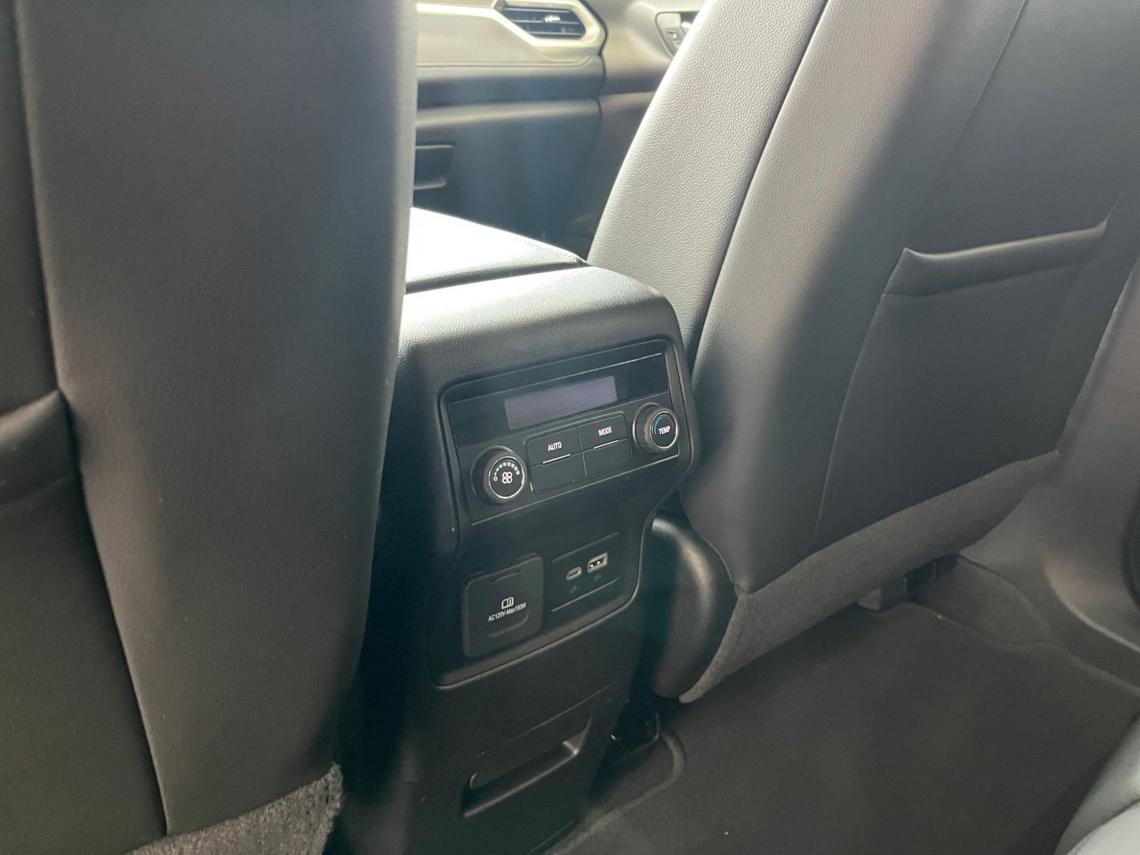 Used 2023 GMC Acadia SLT image 24