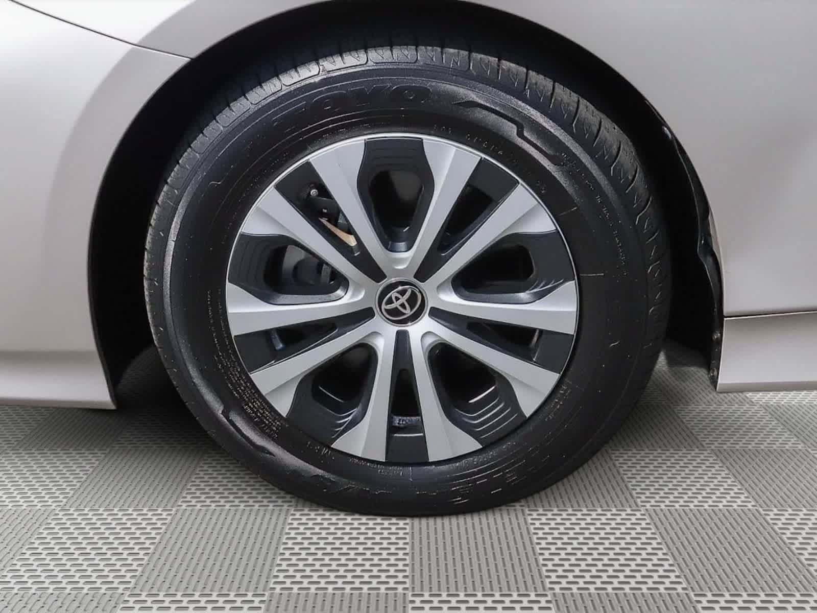 Used 2020 Toyota Prius Prime LE FWD image 14