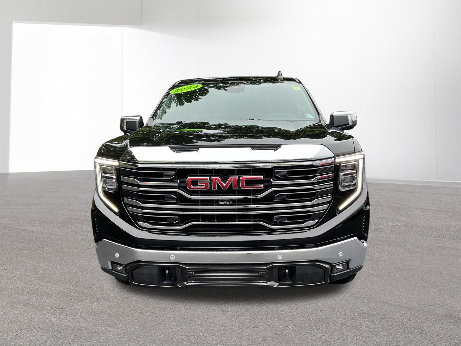 Used 2024 GMC Sierra 1500 SLT w/ SLT Premium Plus Package AWD/4WD image 8
