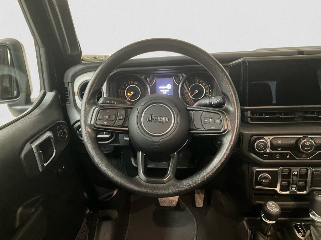 Used 2025 Jeep Gladiator Sport AWD/4WD image 12
