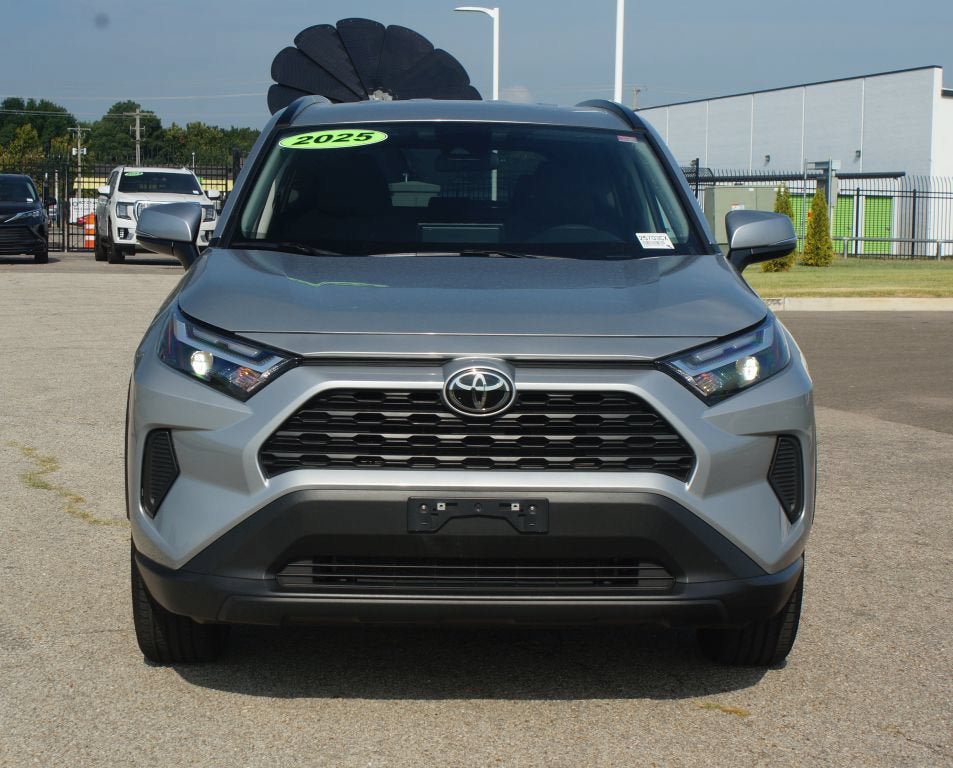Used 2025 Toyota RAV4 XLE AWD/4WD image 24
