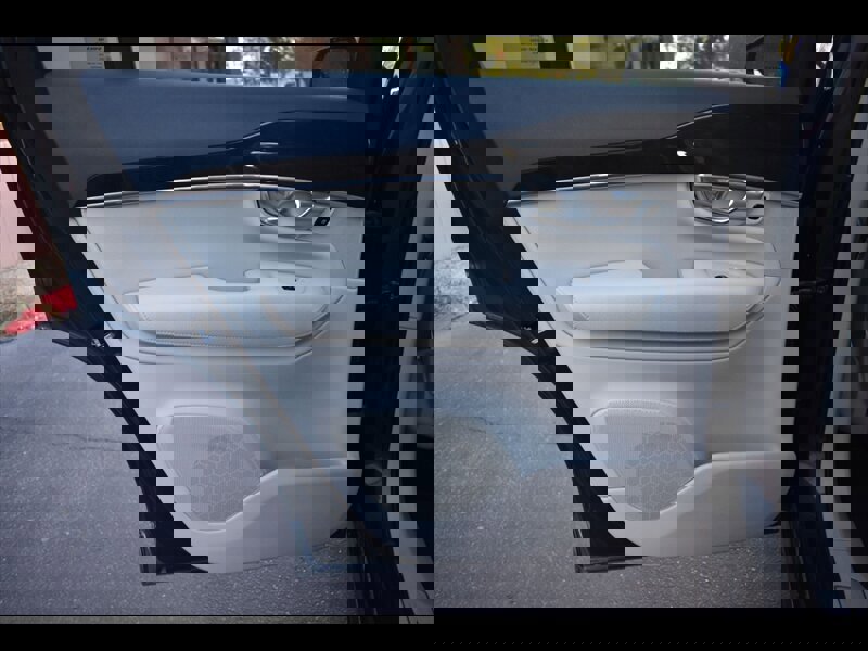 Used 2018 Volvo XC90 T6 Momentum w/ Convenience Package image 19