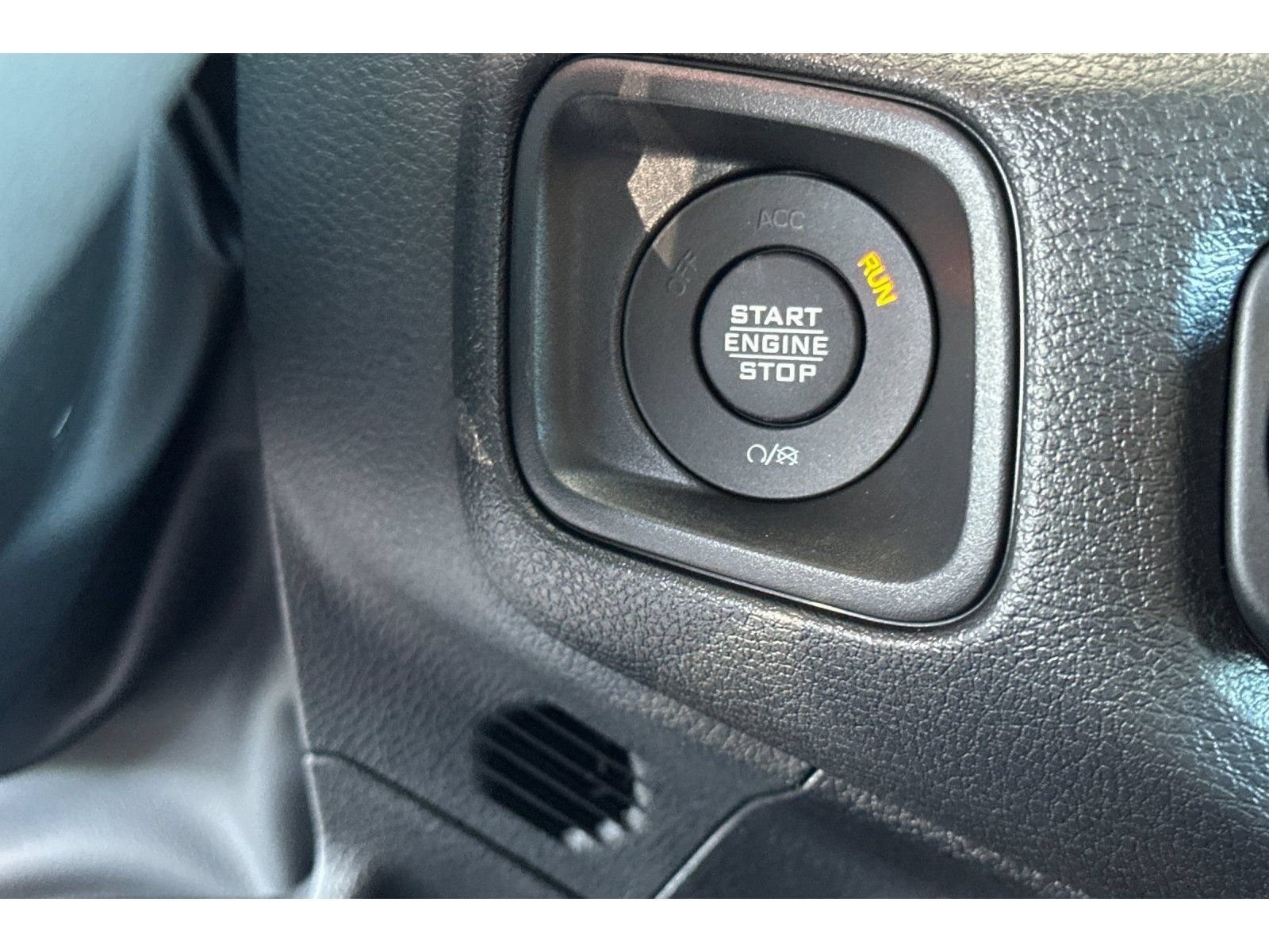 New 2026 Jeep Gladiator Sport AWD/4WD image 22